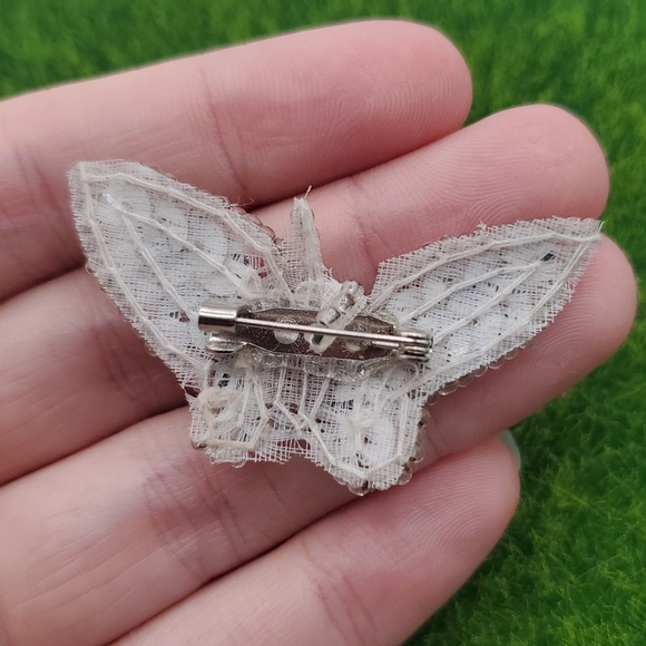 Elegant Silver Tone Sequined Butterfly Brooch B443 main image 4
